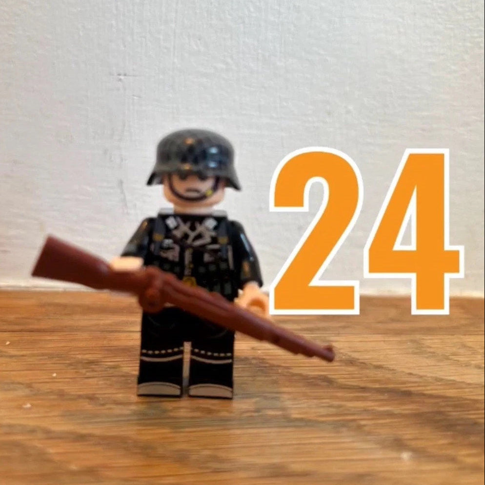 24 German Riflemen - Mini Figures